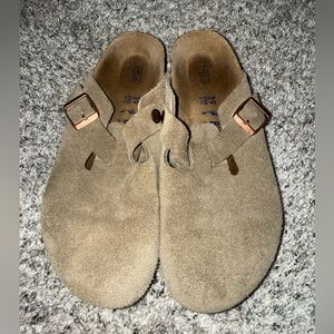 Birkenstock Bostons Beige Suede Sandals with Buckle Women’s Size 39/8-8.5
